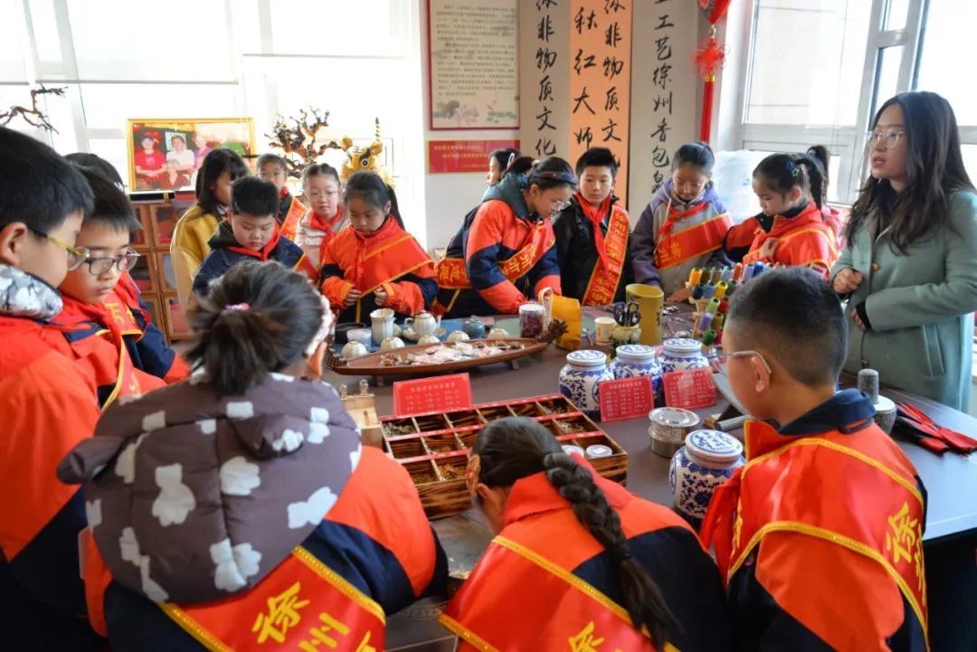 志愿新力量，书海小领航！徐州求是小学举办学雷锋志愿活动