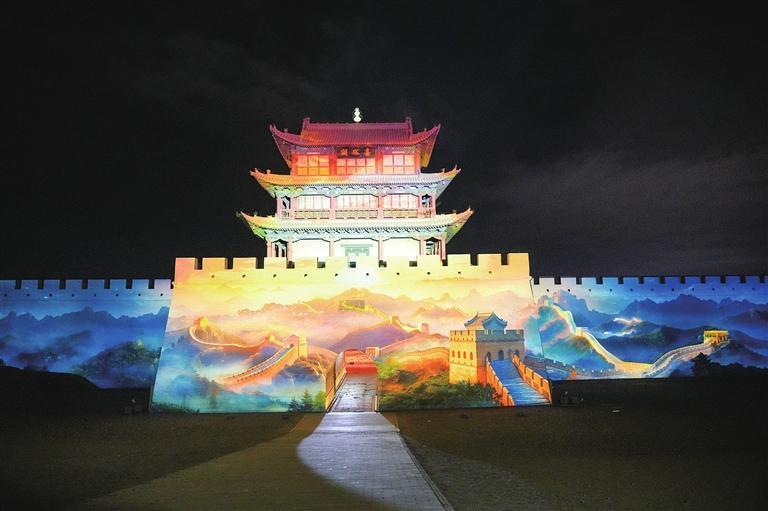 国内首部原址实景长城文化沉浸式夜游灯光剧《天下嘉峪关》