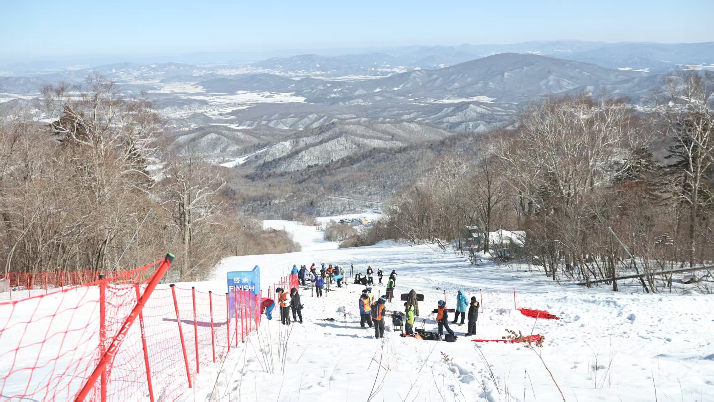 2025年首届“雪源逐梦”挑战二锅盔高山滑雪公开赛圆满落幕