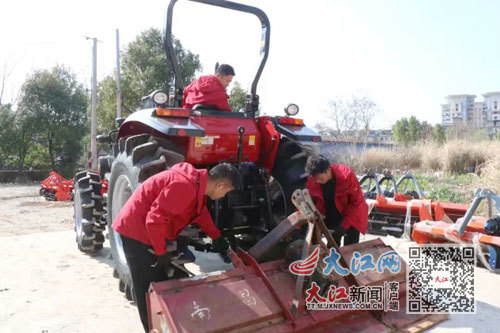 投入春耕的農(nóng)機(jī)(浮梁縣農(nóng)業(yè)農(nóng)村局供圖)
