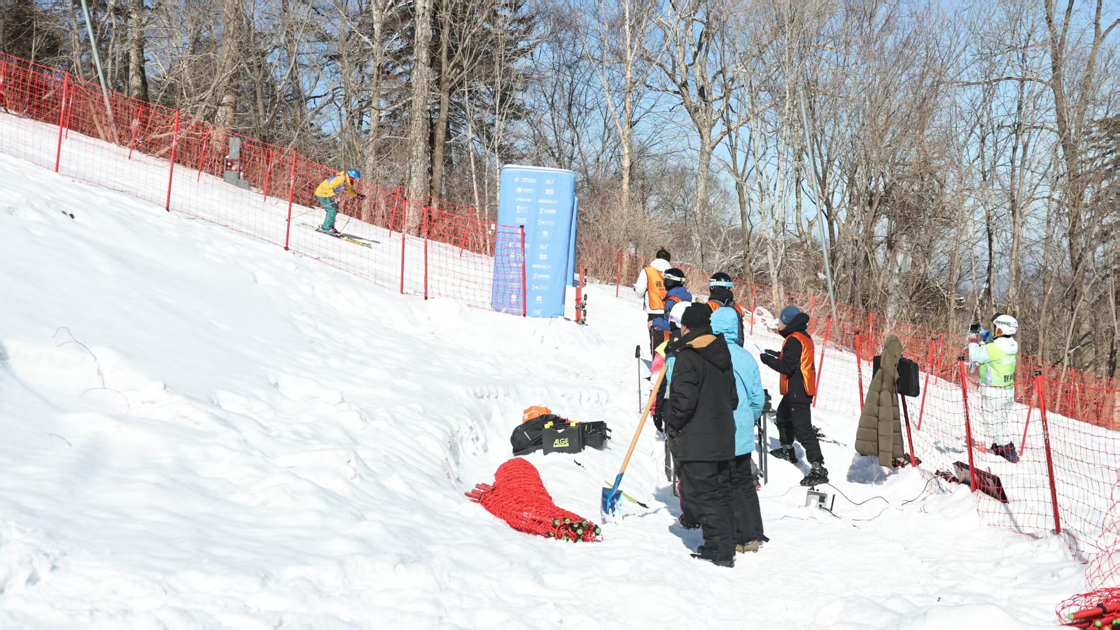 2025年首届“雪源逐梦”挑战二锅盔高山滑雪公开赛圆满落幕