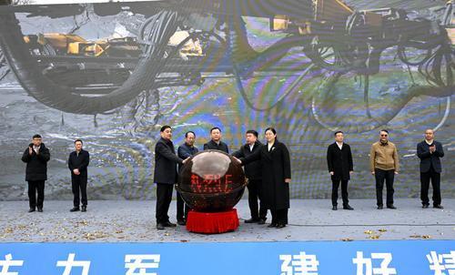 ▲3月7日，银百高速陕渝段大巴山特长隧道双线贯通。图为，贯通仪式现场。 记者 罗斌 摄