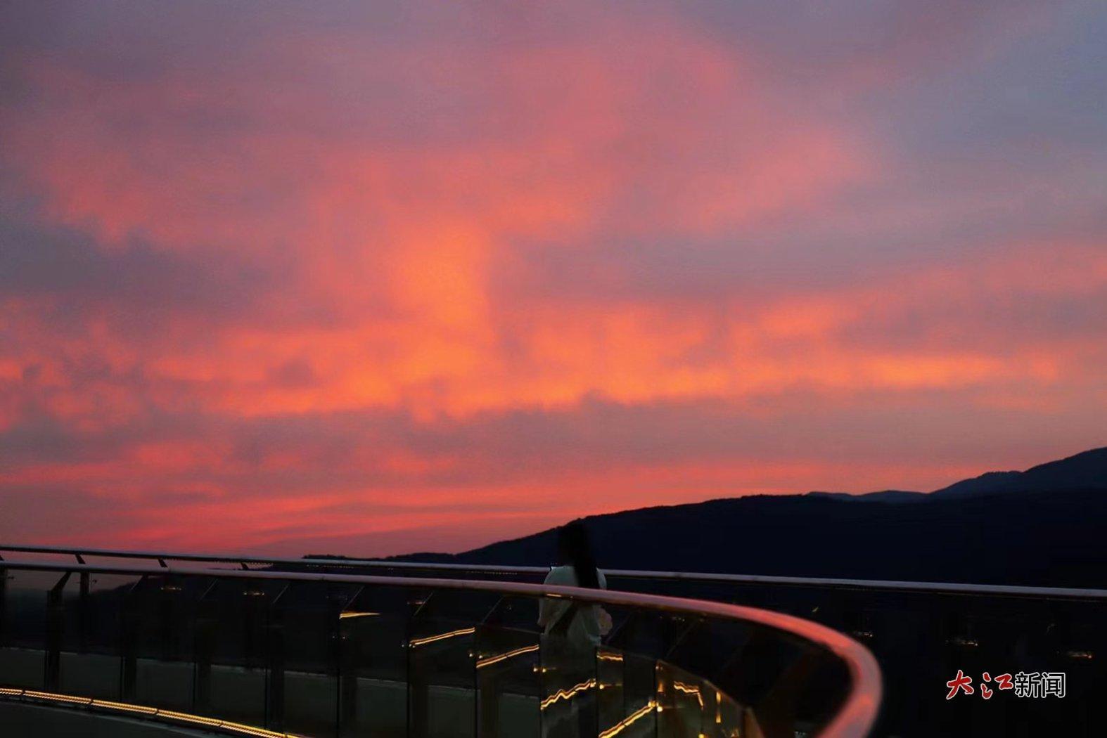 蟠龙峰的夕阳景观