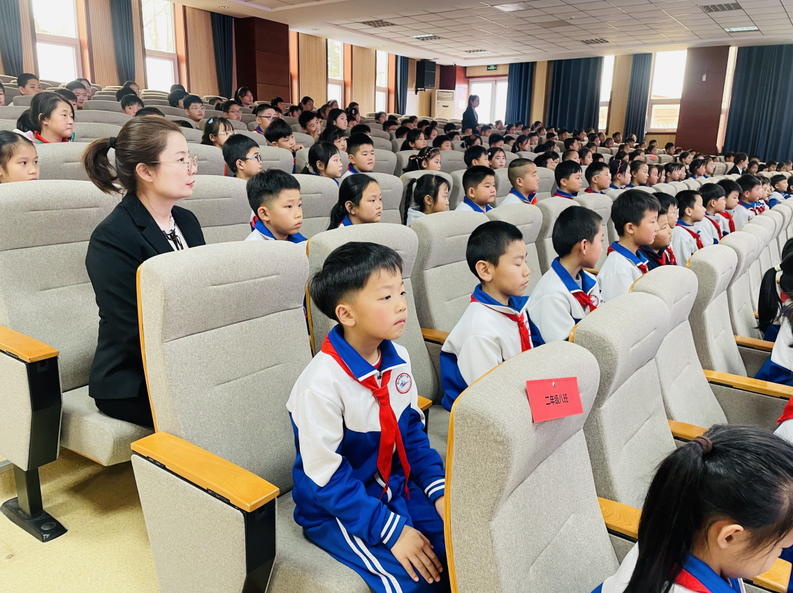 雷锋精神耀校园,榜样力量引前行——青岛市城阳区流亭街道赵红路小学学雷锋月启动仪式