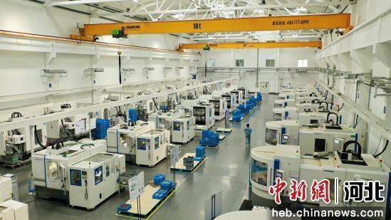 图为廊坊精雕数控机床制造有限公司生产车间。王巍 摄