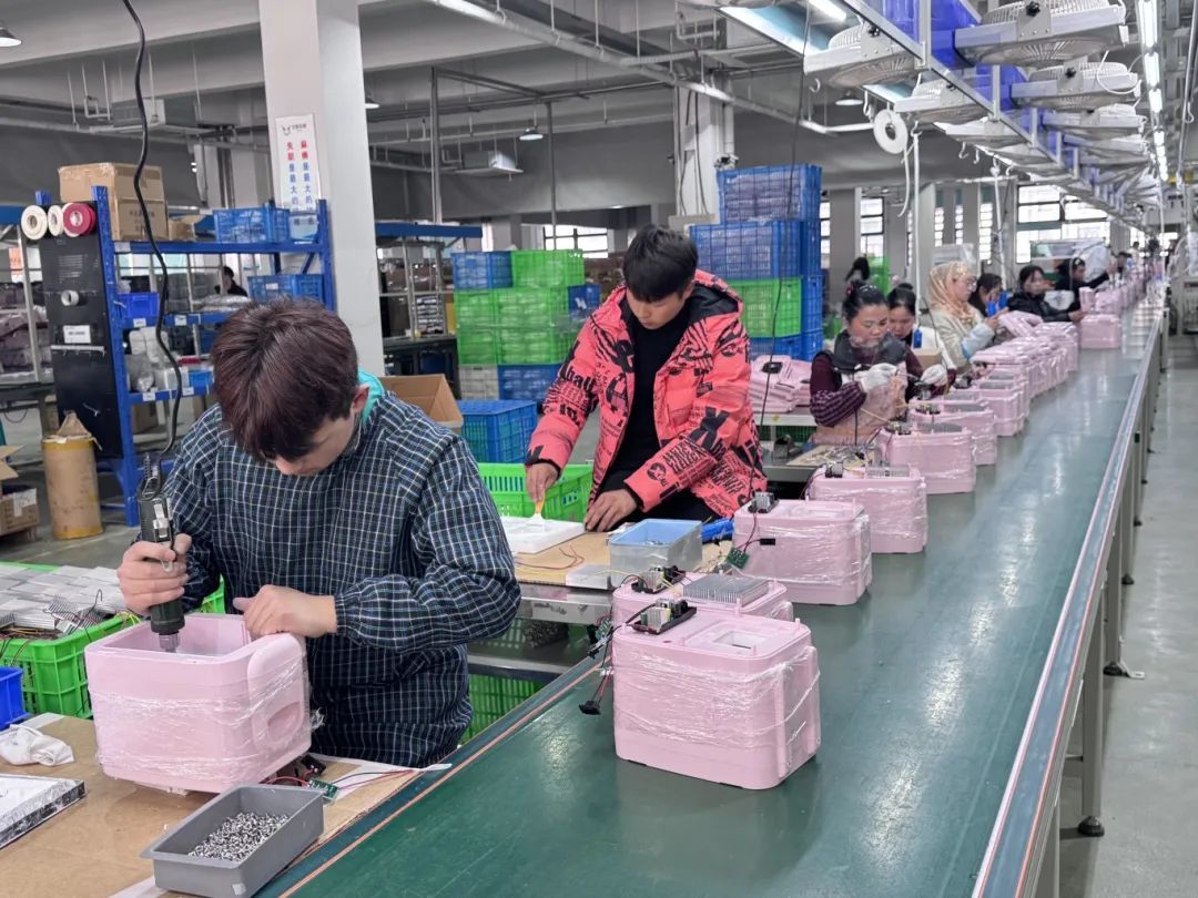 宁波艾斯伯格电器有限公司生产车间。.jpg