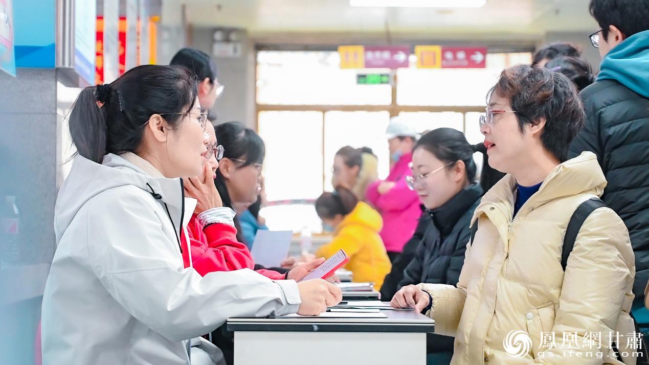“春风送岗位•巾帼建新功”甘肃省女性专场招聘会举办