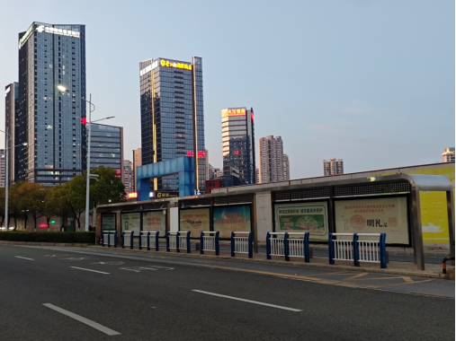 长冈路中[公交站旁]