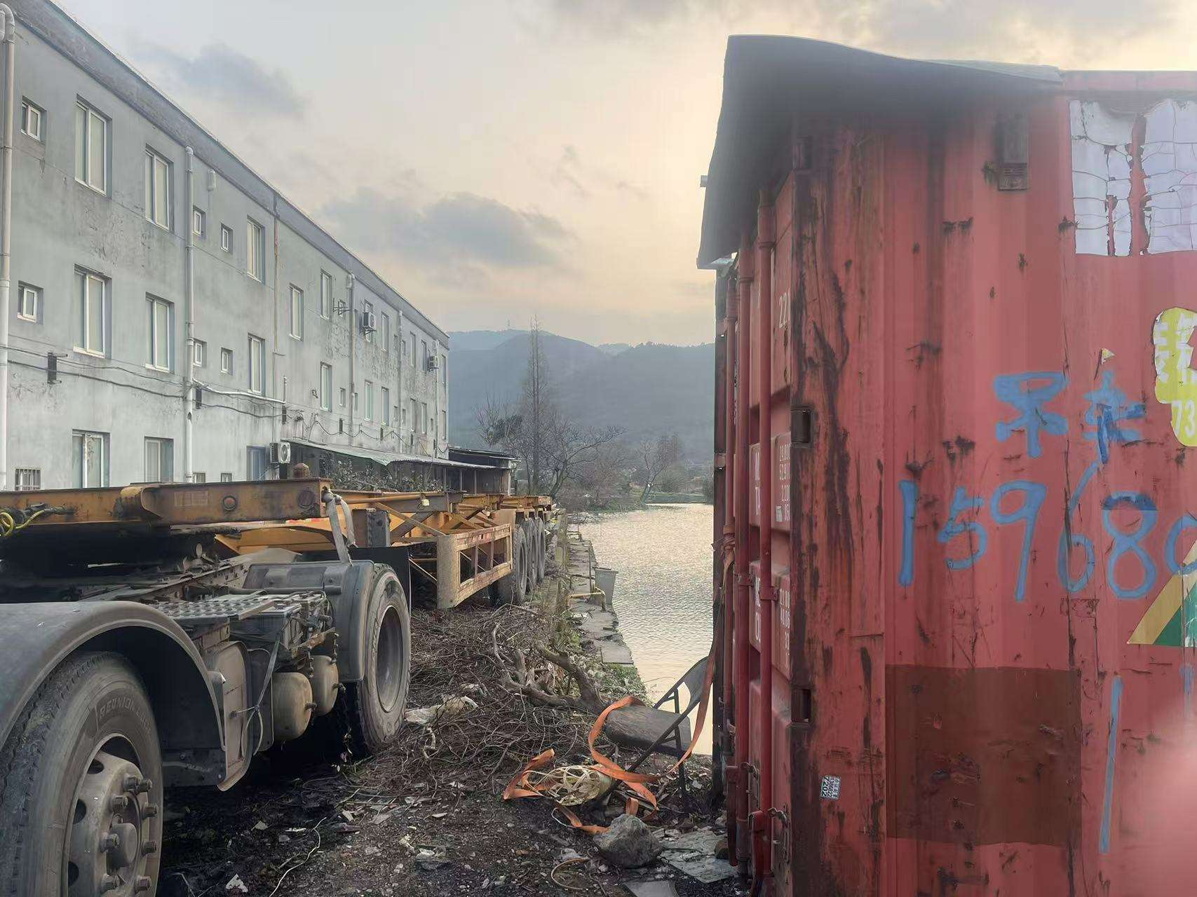 北仑| 多部门齐发力,拆除沿河违建修车棚