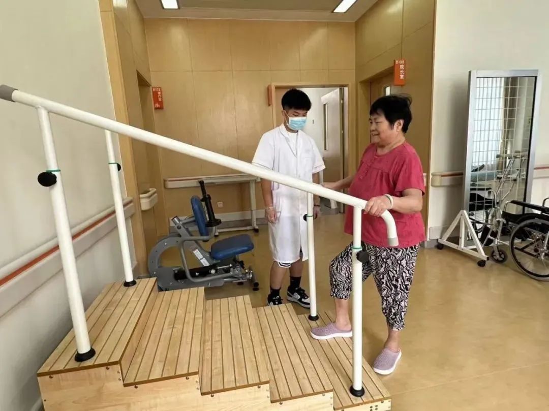 安养之家组建了专业的康复团队，为长者提供服务