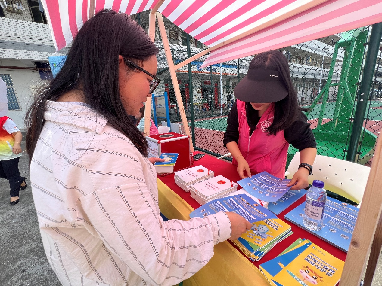 助力新市民权益保护|中英人寿深圳分公司联合多方机构开展"舌尖上的消保"主题宣传活动