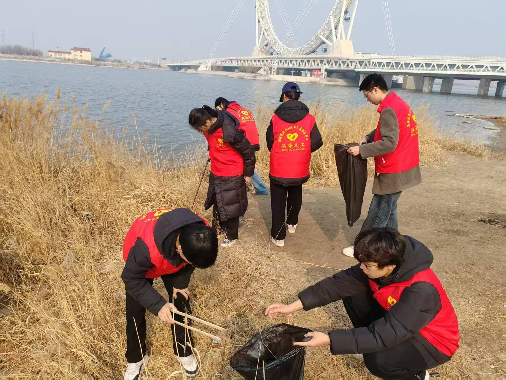 彰显青春风采 凝聚志愿力量 共建美丽滨海——潍坊滨海区开展环保志愿活动