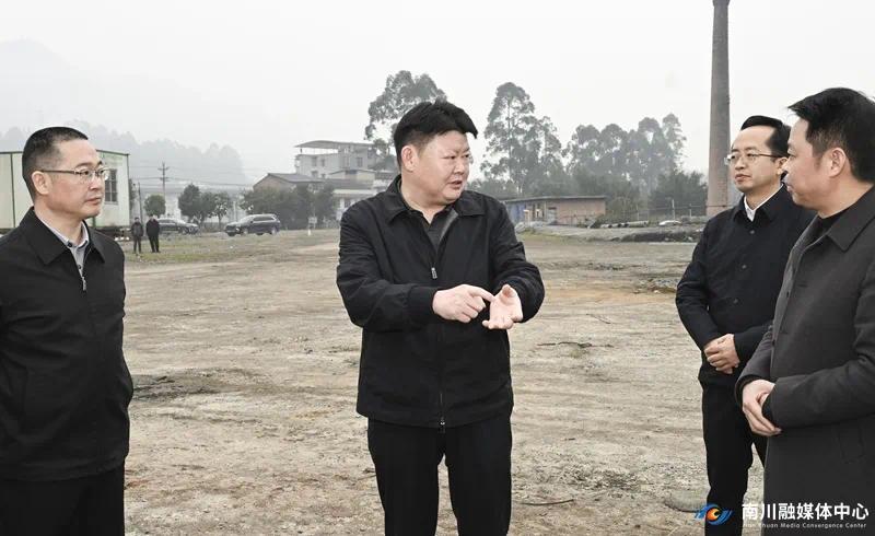 3 调研督导文凤焦化厂污染地块修复治理情况_副本.jpg