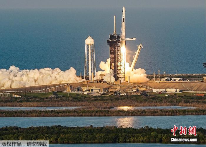 当地时间14日，SpaceX的猎鹰9号火箭从佛罗里达州的NASA肯尼迪航天中心发射升空。