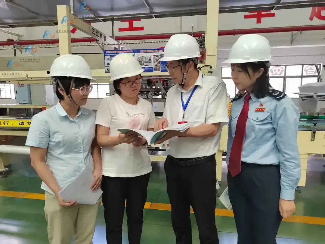 区工商联到企业办实事解难题(资料图片)