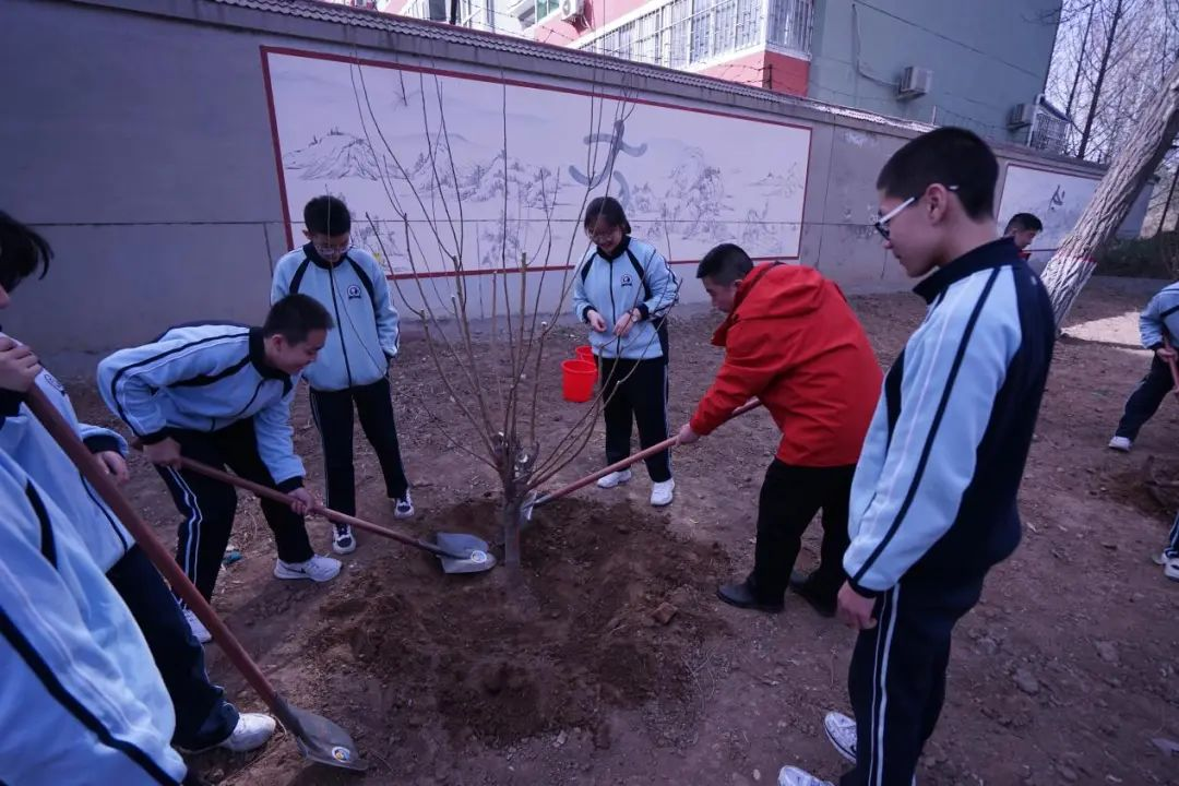 保定：竞秀公园自然学堂护绿忙，“大、中、小”学子共绘绿色园景