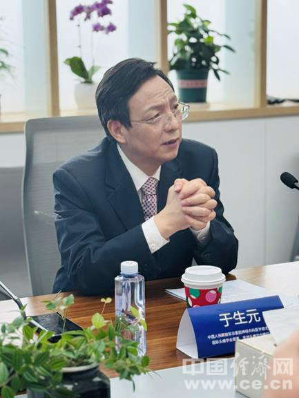 于生元，中国人民解放军总医院神经内科医学部主任医师，国际头痛学会理事、亚洲头痛学会候任主席