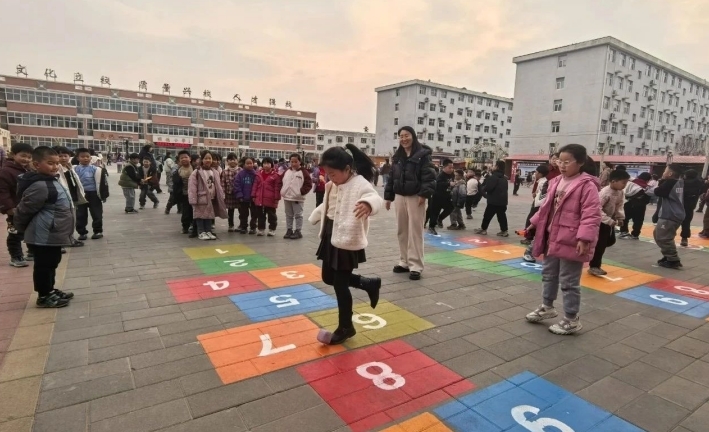 宁晋县大曹庄学区积极开展阳光课间15分钟活动