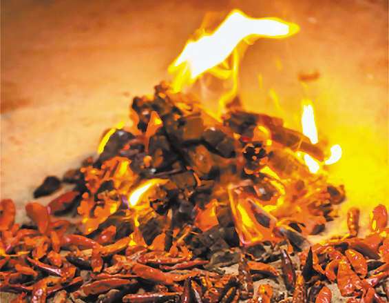 李氏糊辣壳油辣子制作技艺。(受访者供图)