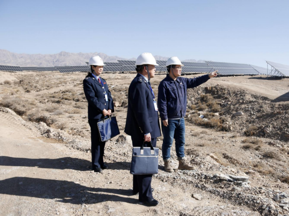 山丹县税务干部深入光伏企业了解生产经营情况