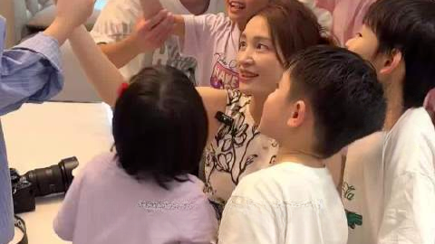 92年宝妈连生9娃，5个儿子4个女儿，爸爸称争取凑齐12生肖