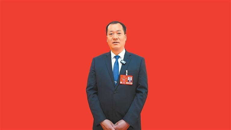 董建新