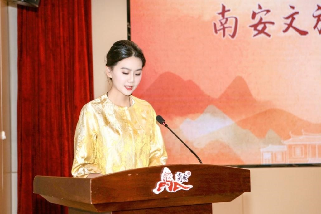 黄圣依以全新身份现身福建南安,开启文旅与影视跨界项目