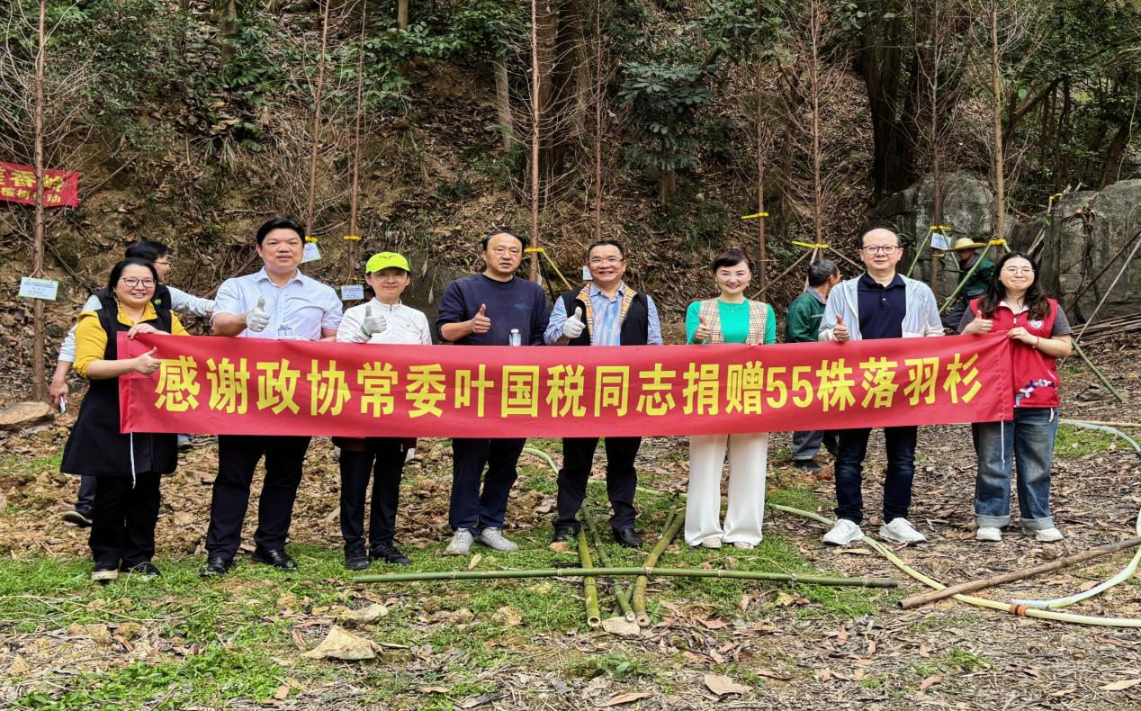 香蜜湖街道香岭社区党委开展植树节共建活动