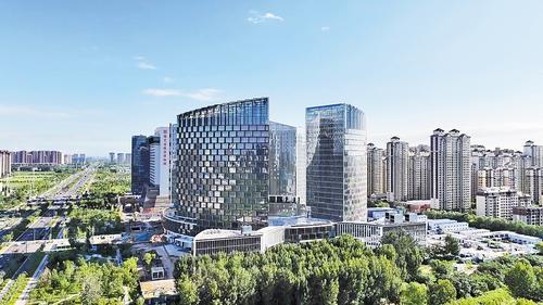 2024年8月20日拍摄的保定高新区电谷金融中心。这里是保定招商引资的战略支点和项目建设的“加速器”。（本报资料片）刘世鑫摄