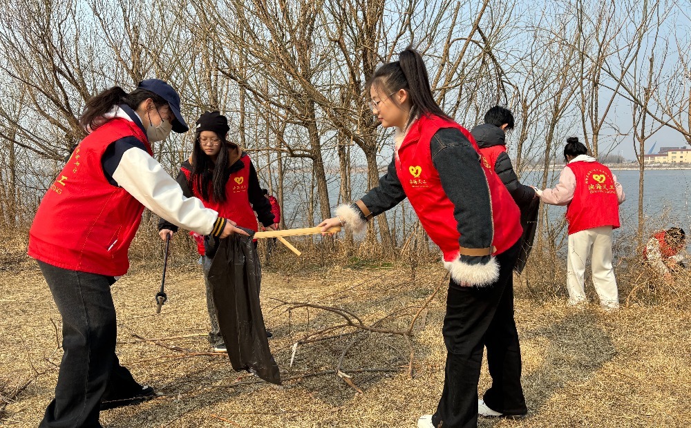 彰显青春风采 凝聚志愿力量 共建美丽滨海——潍坊滨海区开展环保志愿活动