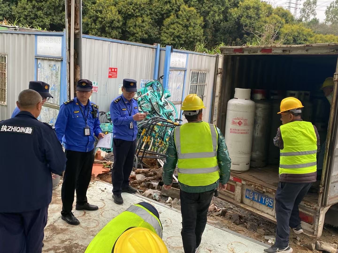横岗街道严厉整治“黑煤气”：查扣“以车代库”非法储存燃气54瓶