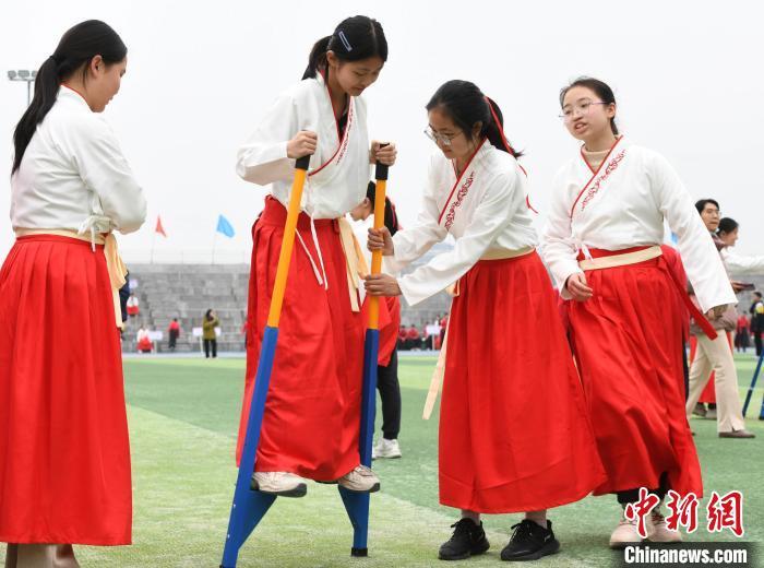 重庆一中学举行古典竞技运动会千余名师生沉浸式体验传统文化