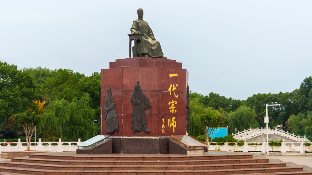 谭鑫培不死守门户间的界限壁垒，大胆创新，为京剧舞台赋予全新的艺术魅力