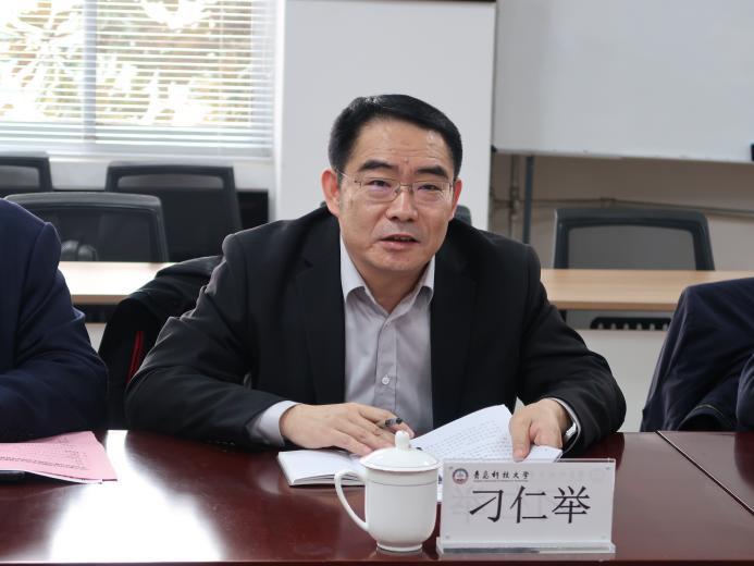 青岛市委宣传部理论处处长 刁仁举