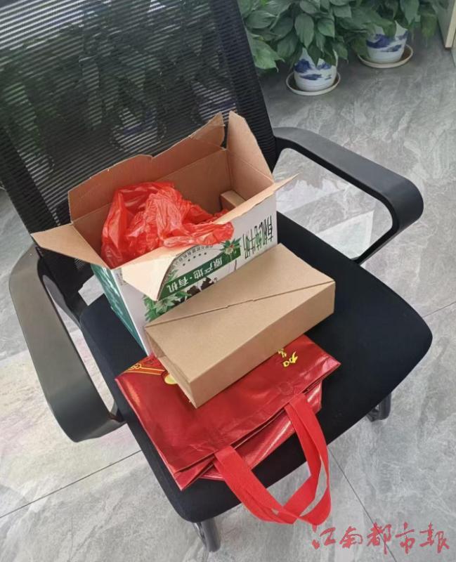 新余这名网约车司机一个急刹 保住了13万元现金