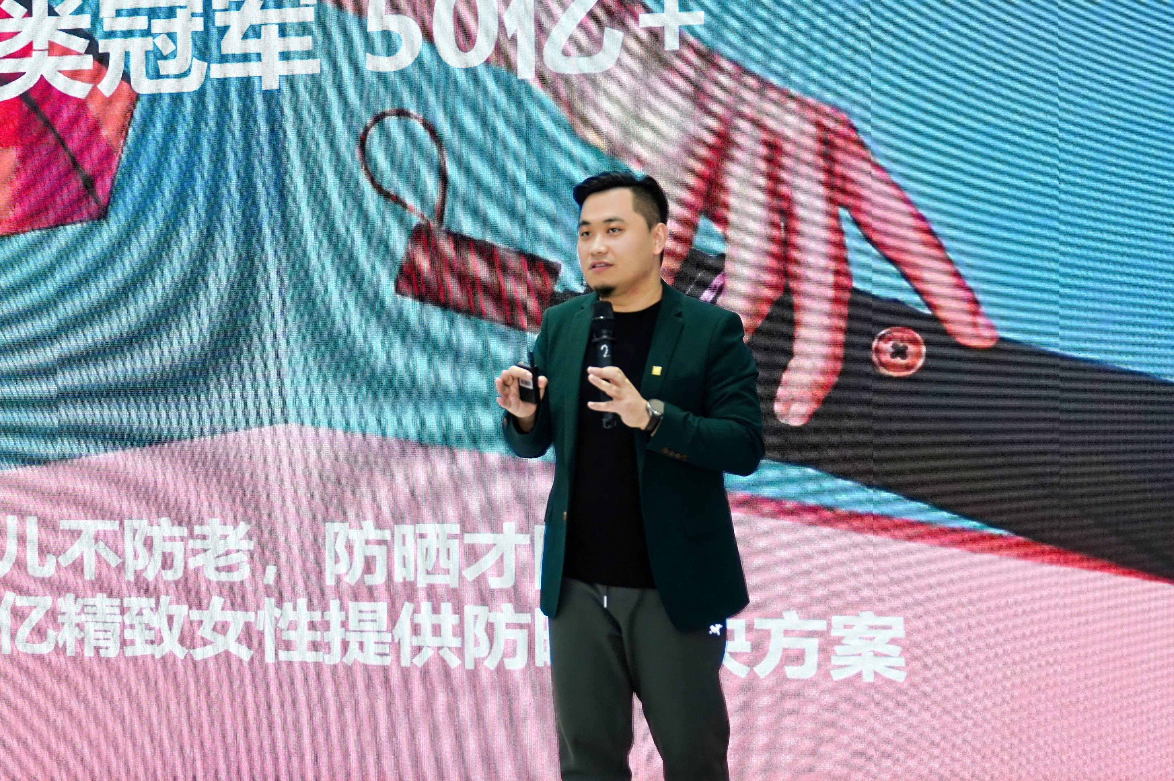 洛可可创新设计集团合伙人、洛可可咨询设计CEO 李凡聪