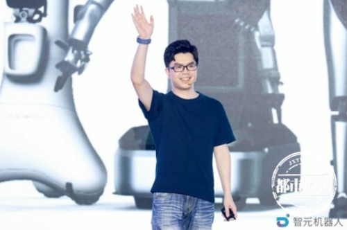 智元机器人创始人彭志辉：从小酷爱电子产品 放弃201万年薪工作