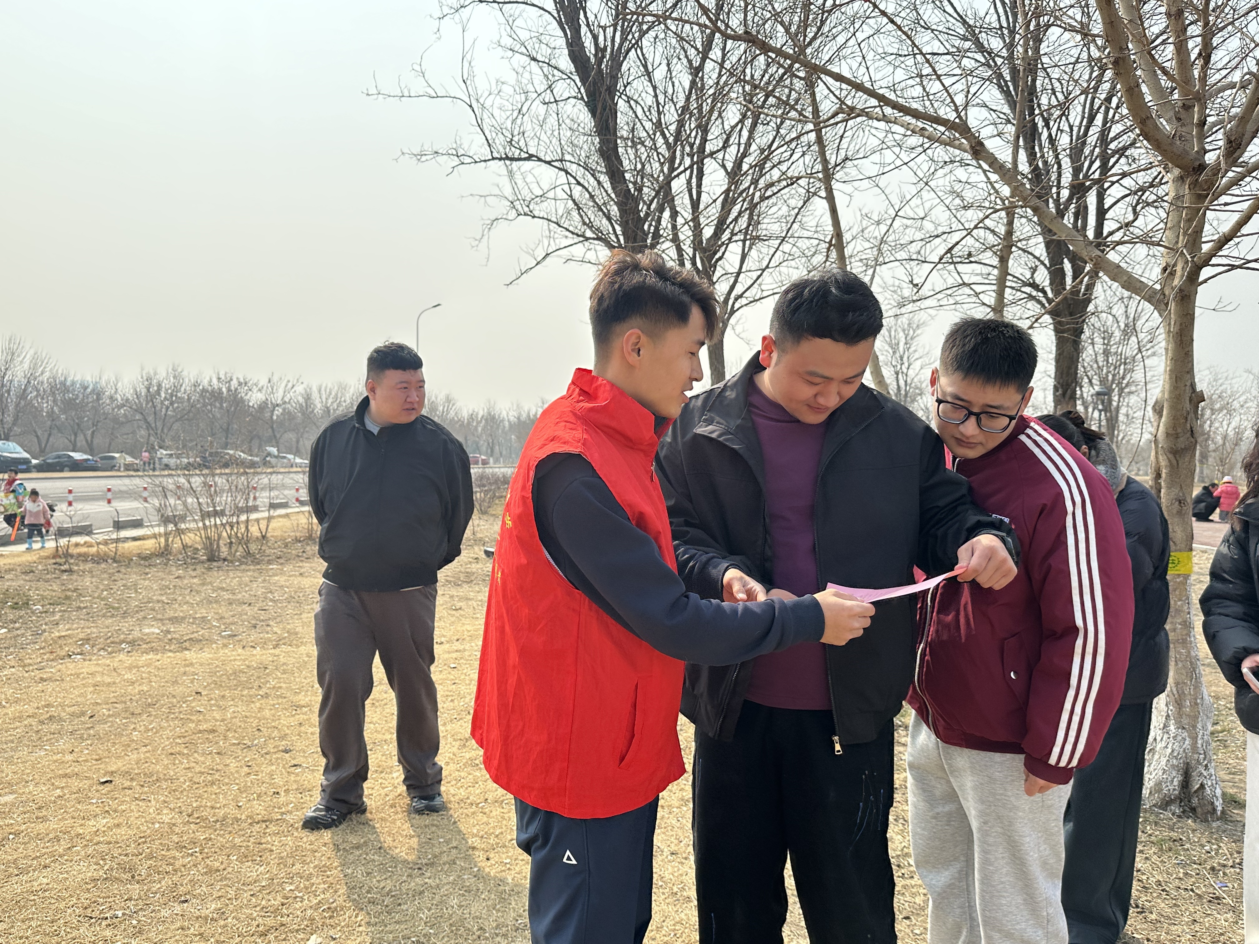 彰显青春风采 凝聚志愿力量 共建美丽滨海——潍坊滨海区开展环保志愿活动