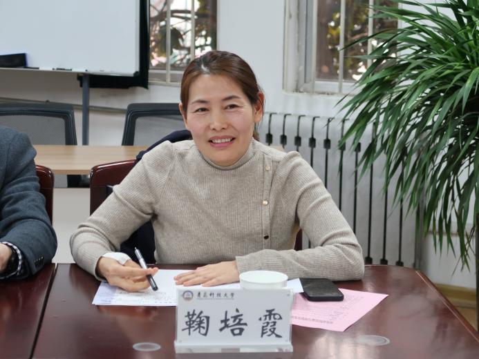 《青岛日报》理论评论中心主任 鞠培霞