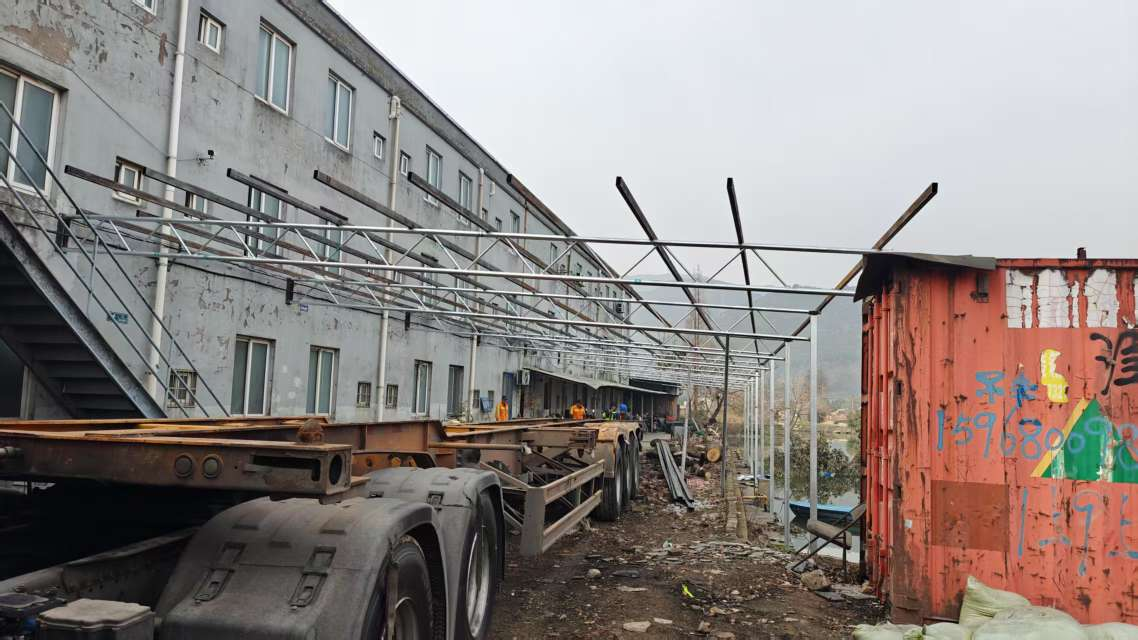 北仑| 多部门齐发力,拆除沿河违建修车棚