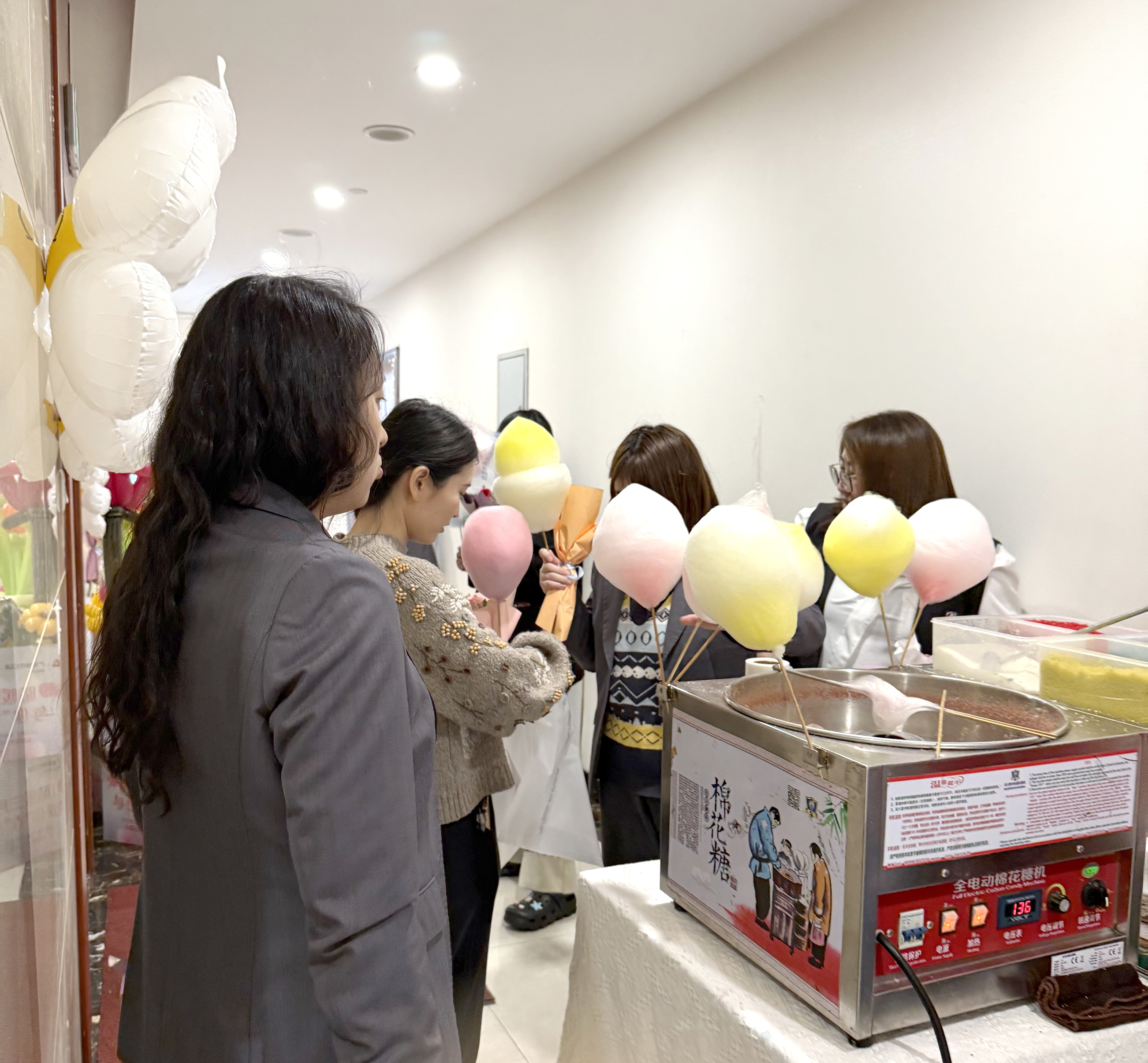 广发银行西安分行开展“情暖三月 与你‘香’遇”系列活动