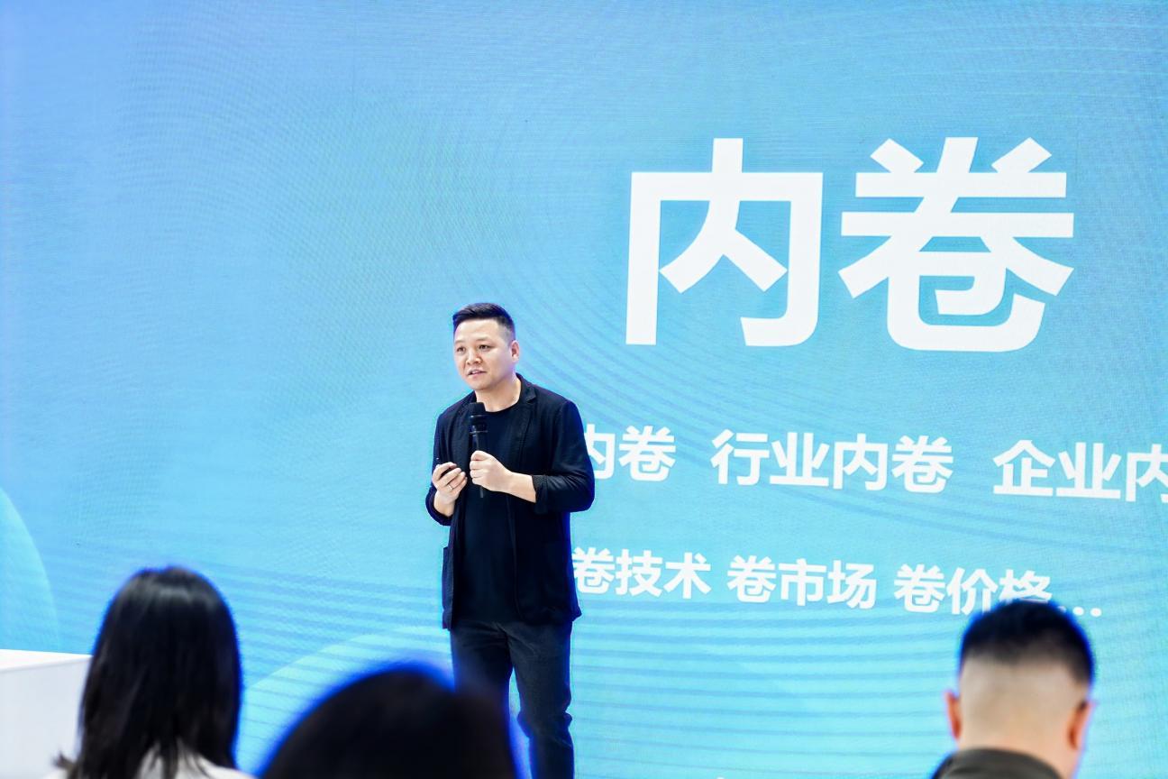 洛可可创新设计集团合伙人、深圳洛可可总经理 陈细平