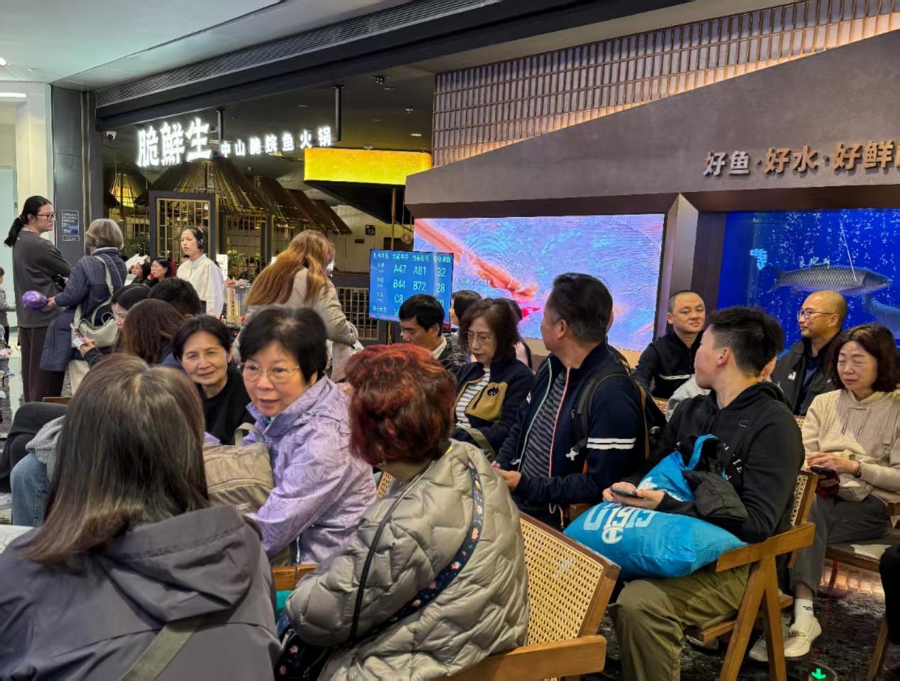 深中通道开通后，大湾区多了很多港澳消费者，饭点门店排位火爆