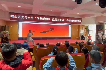 崂山区新时代文明实践中心开展非遗螳螂拳文化“两创”进校园活动