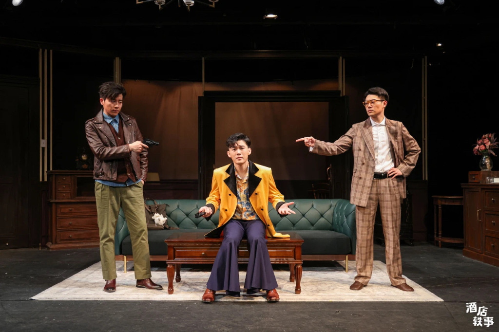 第二幕剧照　杜博涛（左）出演凯文·巴尼、宋建霖出演多尔比亚克（中）、龚钰泉出演尼尔·西蒙（右）