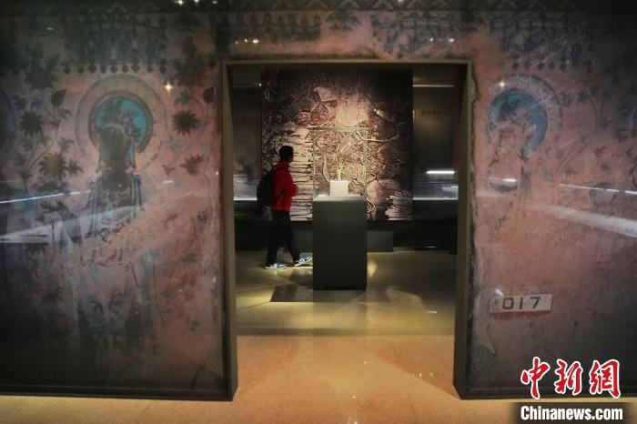 “墨韵文脉——甘肃丝路艺术珍品展”3月11日在中国美术馆开幕，图为展览现场。史春阳　摄