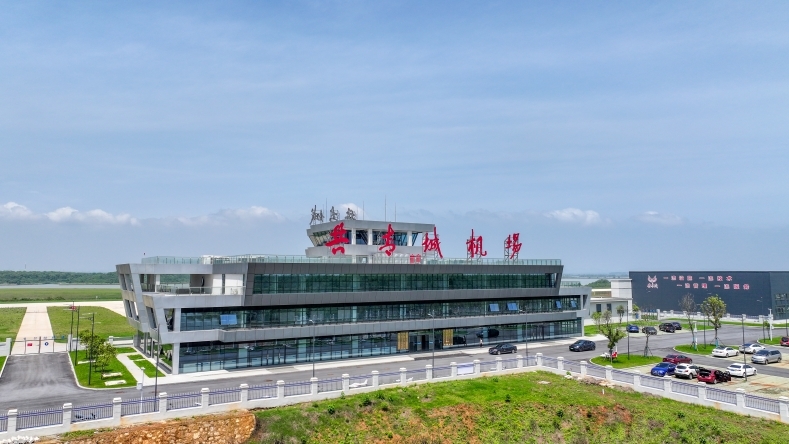 江西共青城：青年掘“机”低空经济