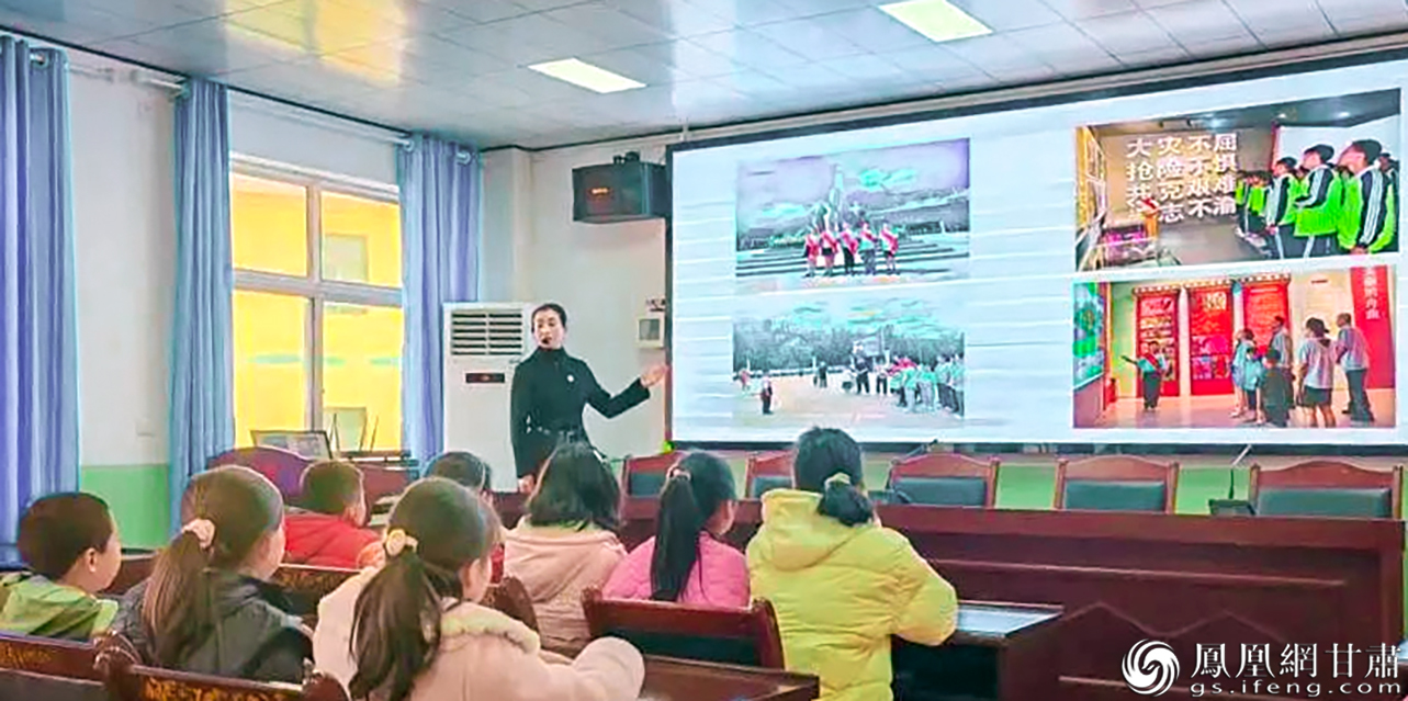 舟曲特大山洪泥石流抢险救援纪念馆工作人员走进峰迭镇中心小学开展宣讲活动