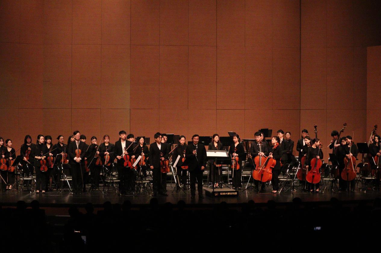 南山文体中心聚橙剧院携手2025年南山区交响音乐季，共筑音乐艺术殿堂