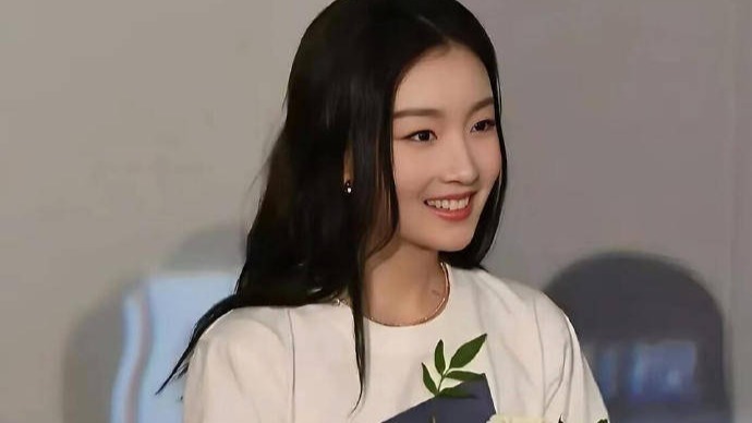 周冬雨颜值大变！微调后的她，美到认不出？封面图